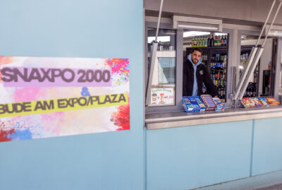 Aysar Khudidah in seinem Kiosk